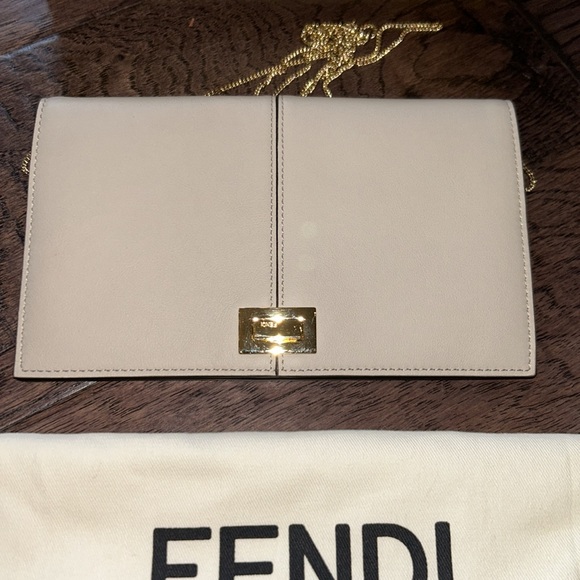 Authentic Gorgeous Timeless Fendi Peekaboo Crossbody Wallet on Chain - Picture 2 of 9